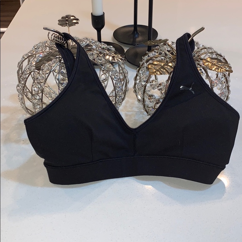 Flattering push up Puma V neck padded sports bra